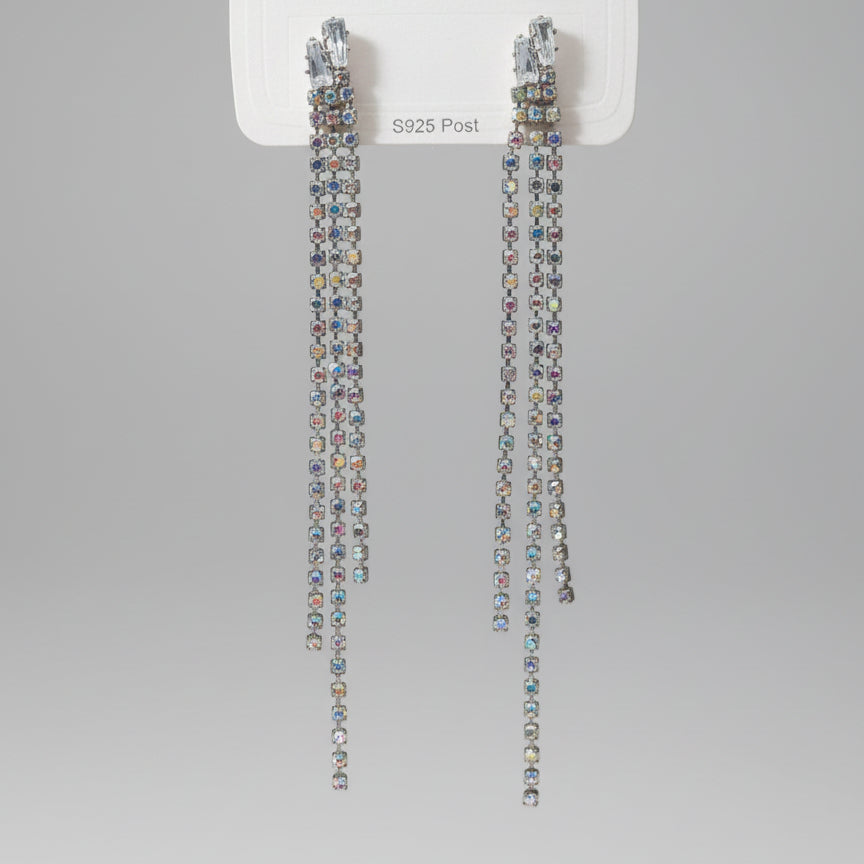 Pair of dangling earrings